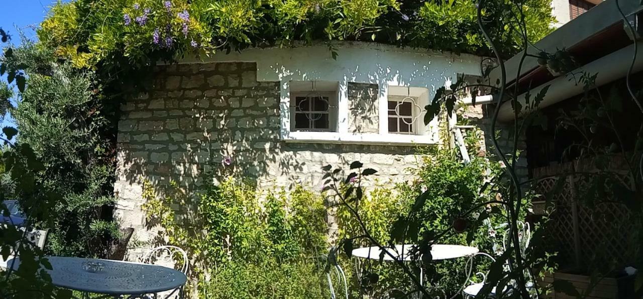 Hotel Font De Lauro Saumane-de-Vaucluse Eksteriør billede